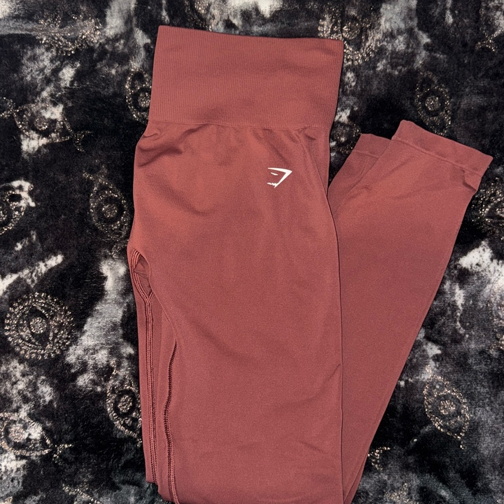 Gym shark leggings